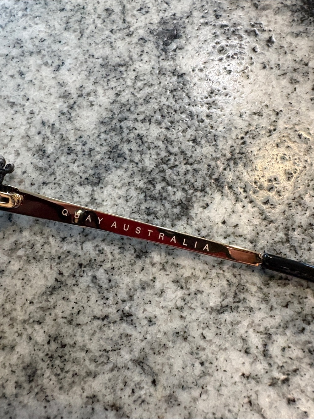 Quay Reina cat eye black and gold sunglasses - Picture 4 of 5